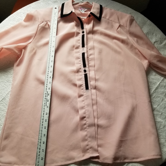 Vintage TanJay Elegant Polyester Pink Blouse with Black Accents In A Size 16 - Picture 5 of 9